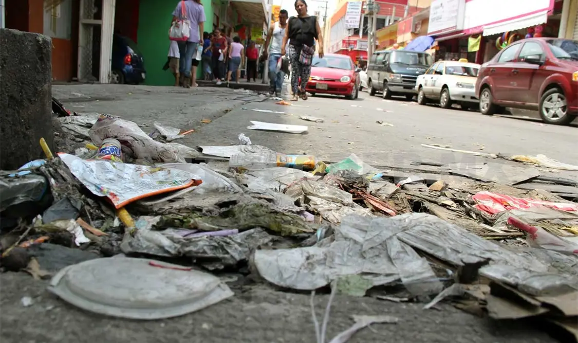 Alerta por exceso de basura en las calles de Tuxtla