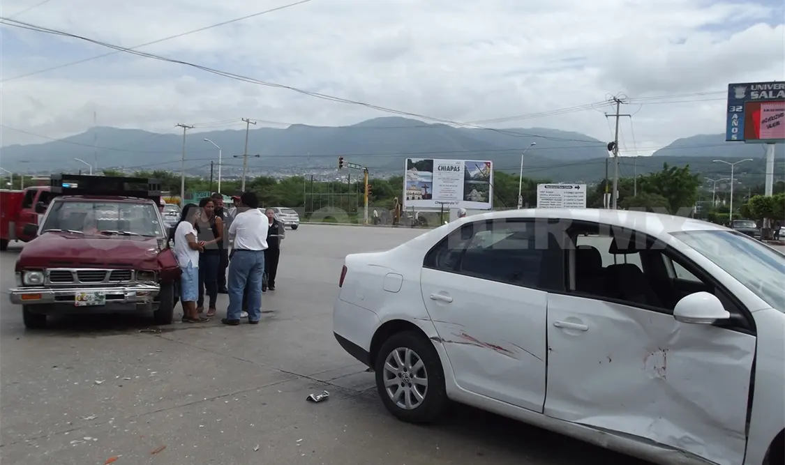 Así quedaron las unidades luego de colisionar en el crucero. A. Alegría / CP
