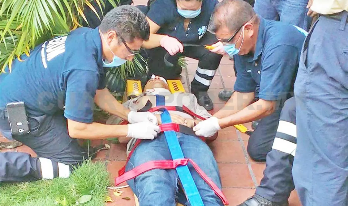 Electrocutado cae de cabeza