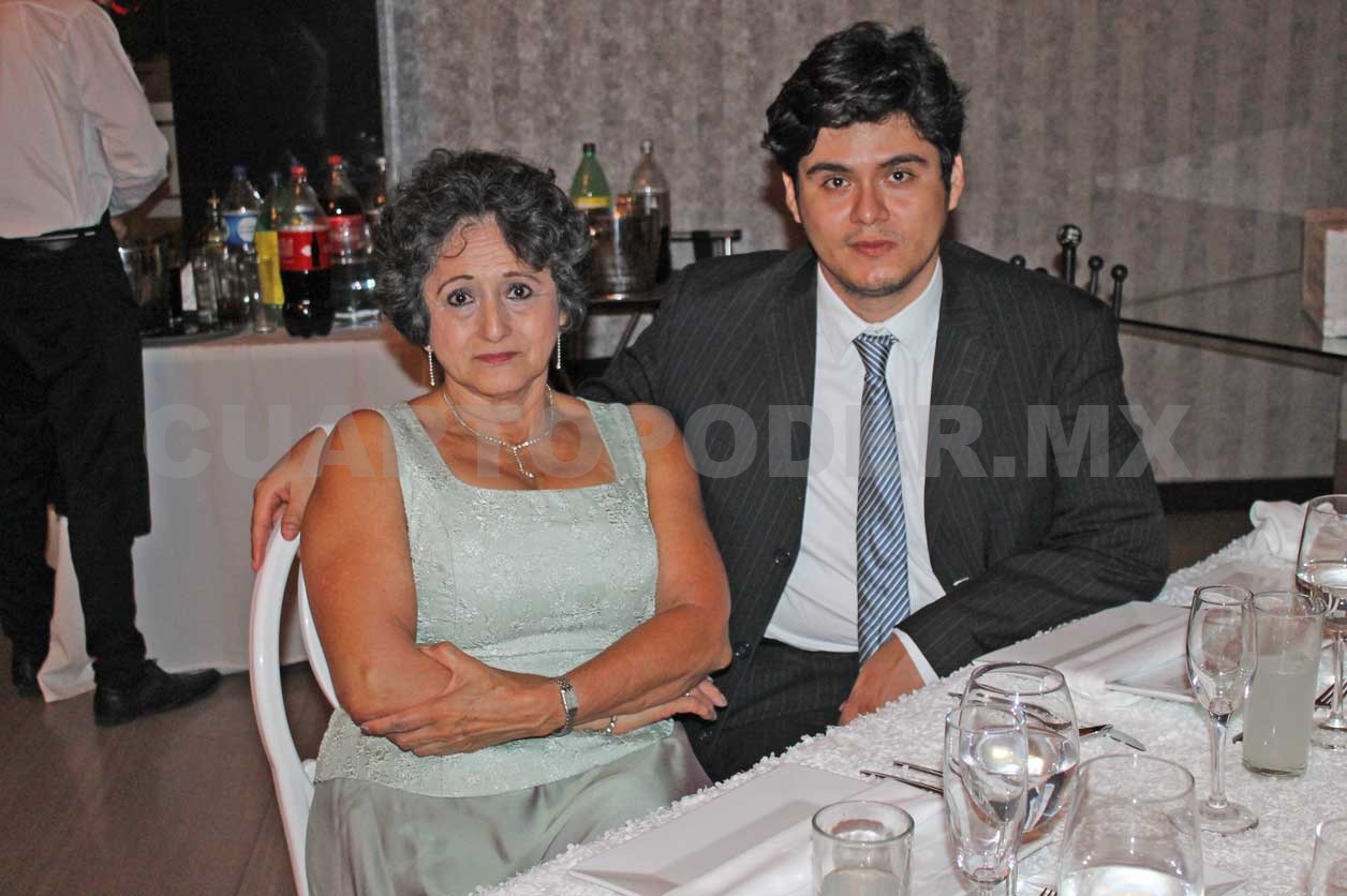Feliz pareja se une en matrimonio