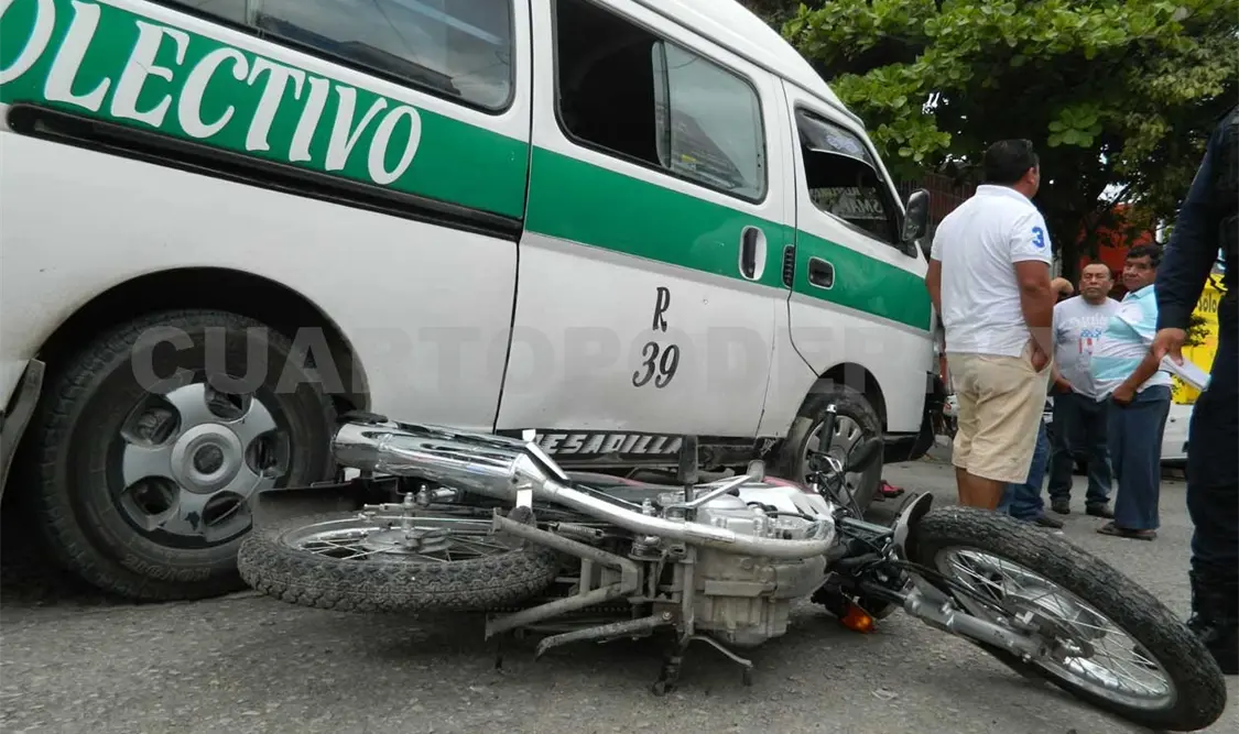 Otro accidente de un motociclista contra un colectivo de la ruta 39.