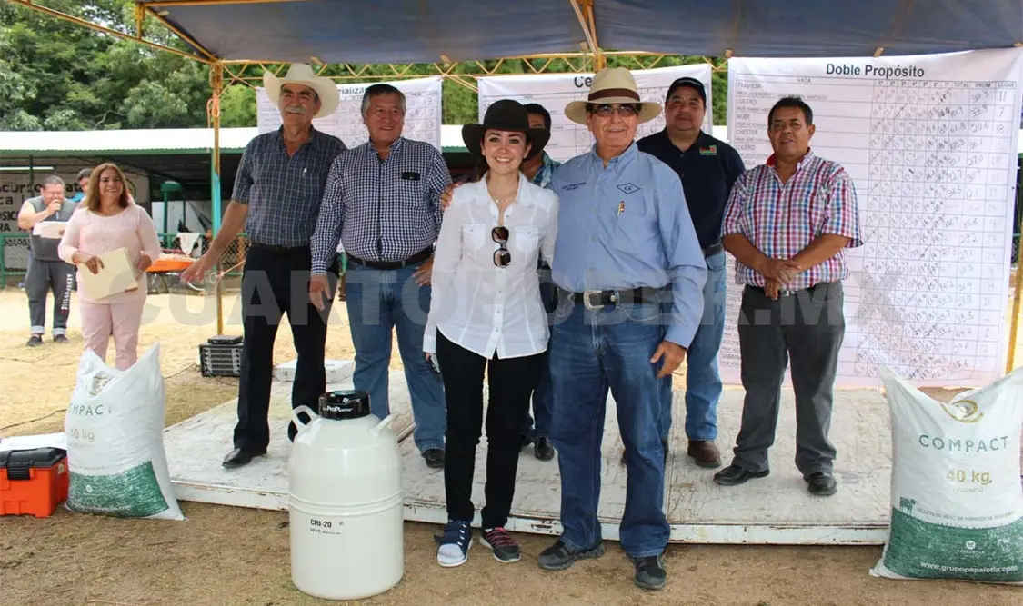 Realizan Concurso de la Vaca Lechera