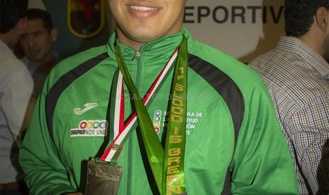 Edwin Espinosa es doble medallista en Olimpiada Nacional. Cortesía