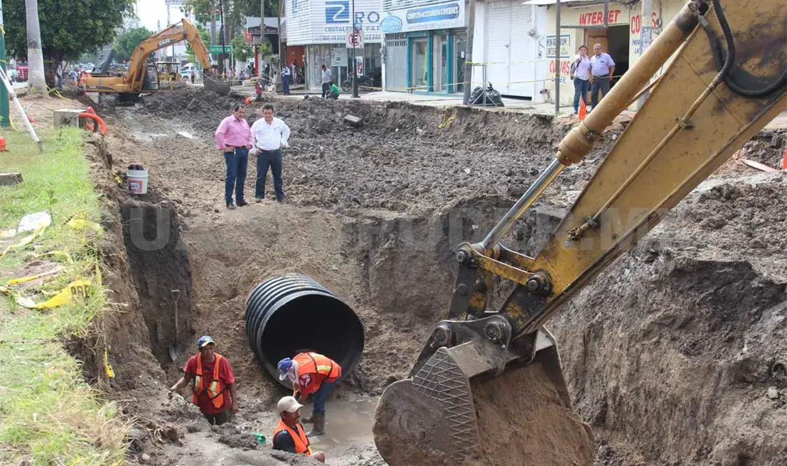 Inspecciona Bayardo Robles obras en Ángel Albino Corzo