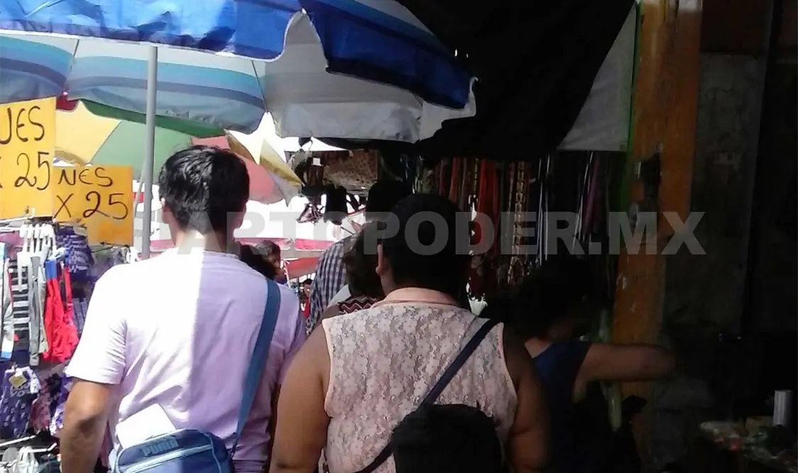 Supermercados compiten en ventas de artículos escolares