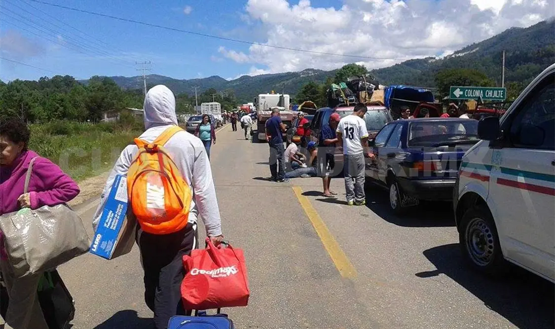 Bloquean carretera SCLC-Comitán