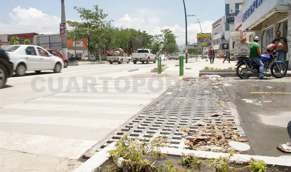 Alcantarillas de bulevar, bloqueadas por basura