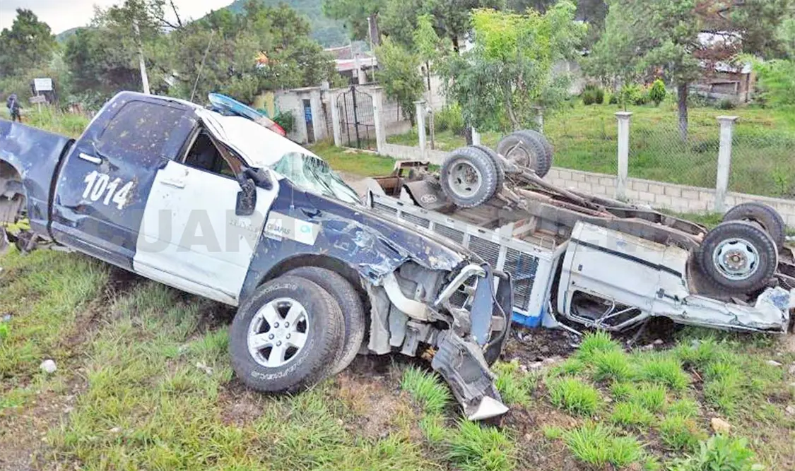 “Pollero” causa accidente; 12 migrantes heridos