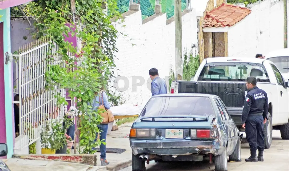 Anciana muere al caer de grada