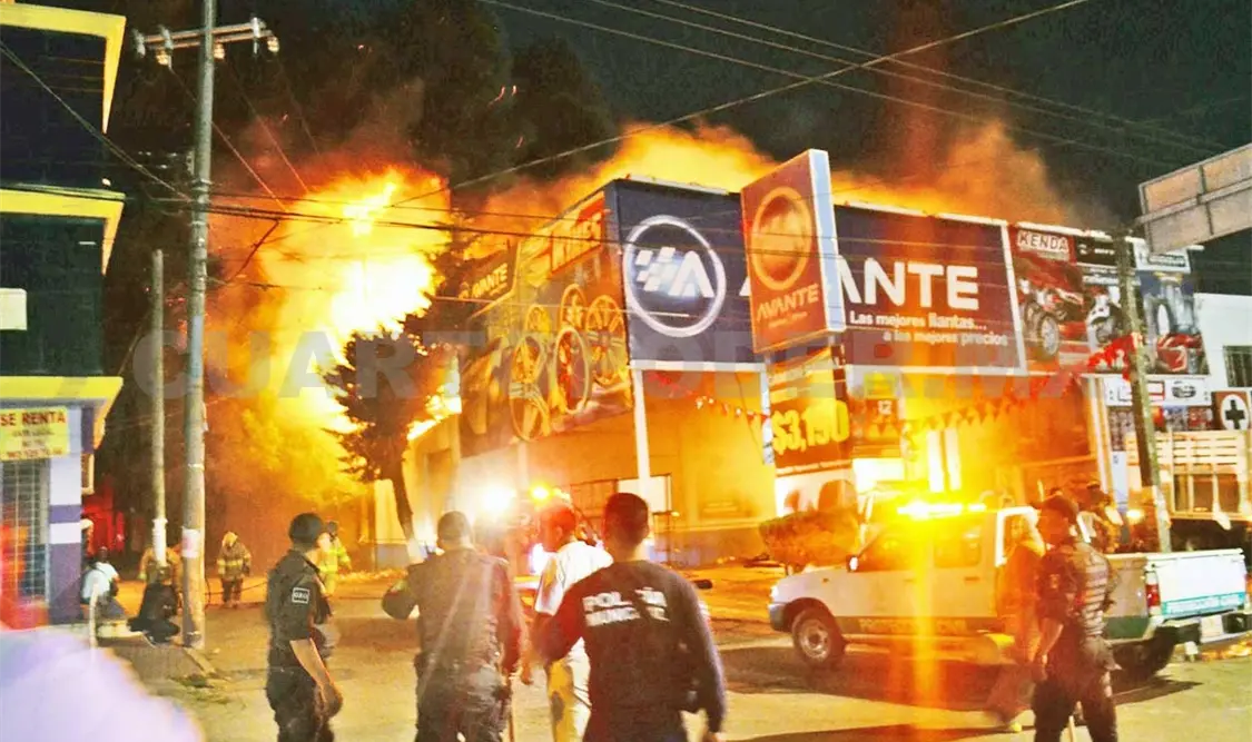 Arrasa fuego tienda de llantas