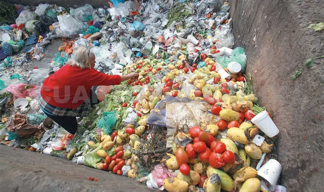 La Central de Abasto produce al día cerca de mil 300 toneladas de desechos, de los cuales, 80% son orgánicos. Frutas, verduras y hortalizas es lo que más se desperdicia. NTX