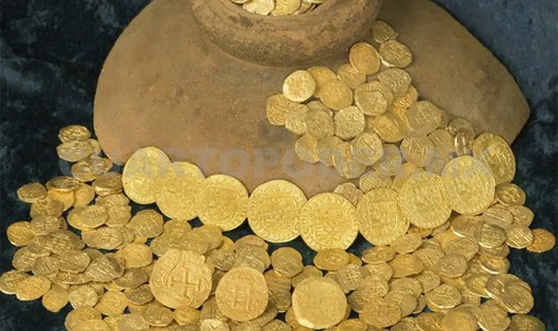 Algunas de las monedas recuperadas del naufragio acontecido hace 300 años