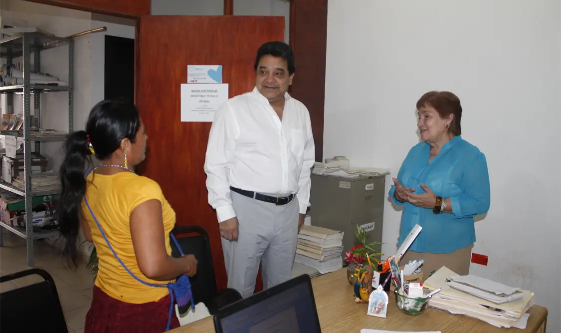 Juan Oscar Trinidad Palacios, de gira en oficinas de la CEDH en Palenque. Cortesía. CP
