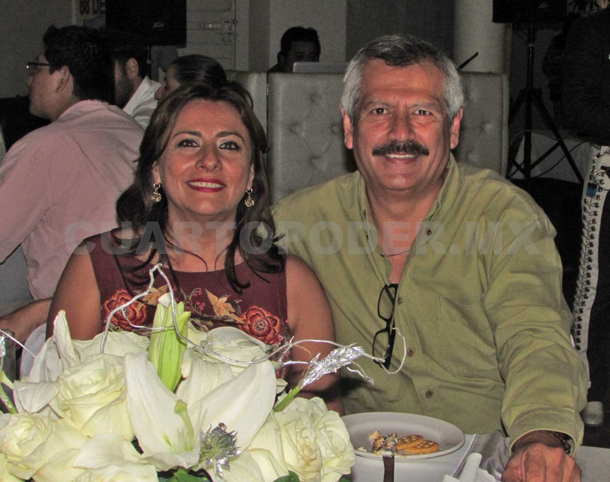 Felices, Elisa y Antonio renovaron sus votos