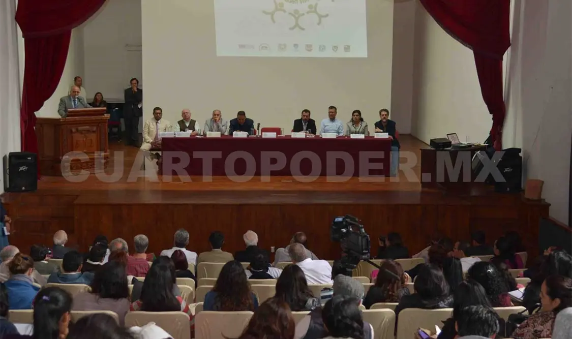 Intelectuales realizan encuentro político y social
