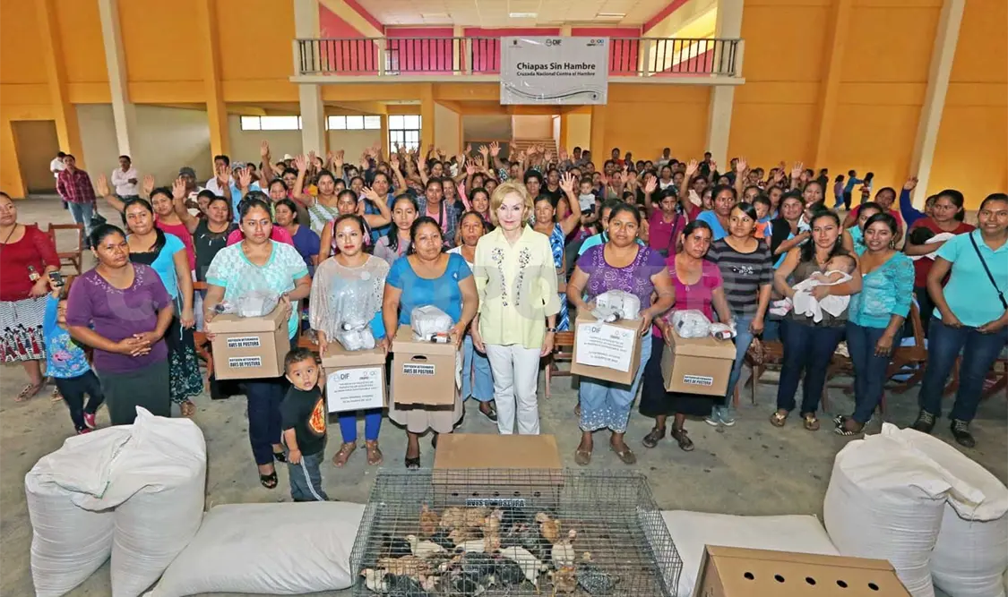 Mujeres beneficiadas con programa alimenticio