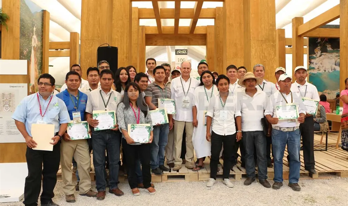 Entregan certificaciones a operadores turísticos