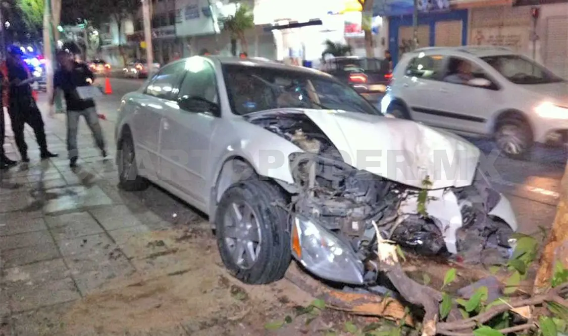Destrozó su carro