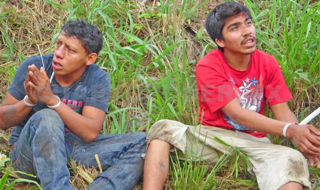 Persiguen y someten a jóvenes asaltantes