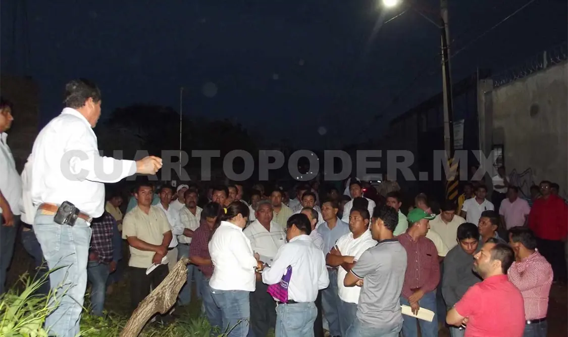 Policías calman ánimos caldeados de ingenieros
