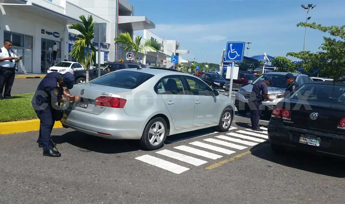 Ponen en marcha programa; sancionan a automovilistas