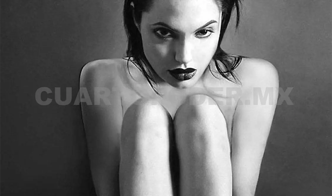 Revelan foto de Angelina desnuda a los 20 años