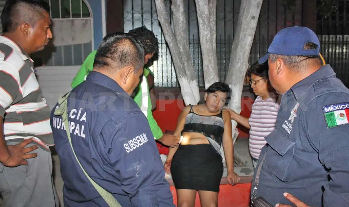 Acuchilla asaltante a mujer