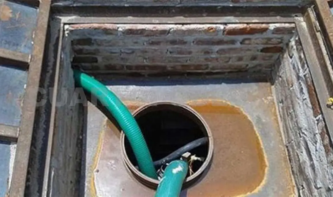 En una cisterna de aproximadamente 2.76 metros de ancho encontraron el hidrocarburo. Agencias
