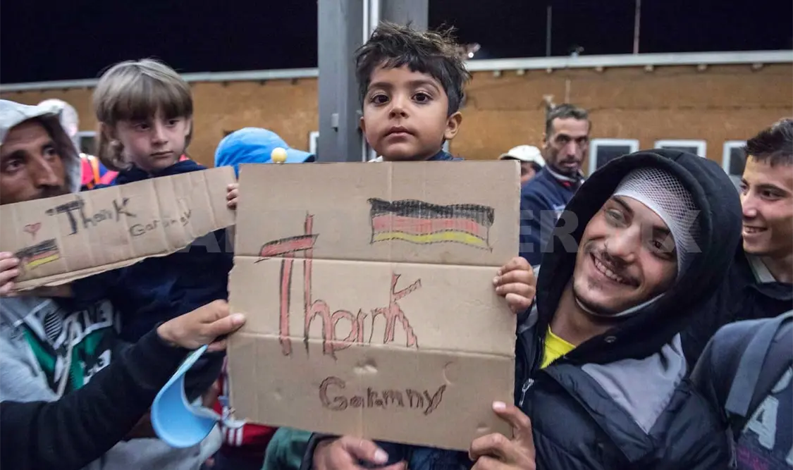 La Policía alemana reportó que un primer grupo de refugiados llegó a la ciudad de Munich. AP