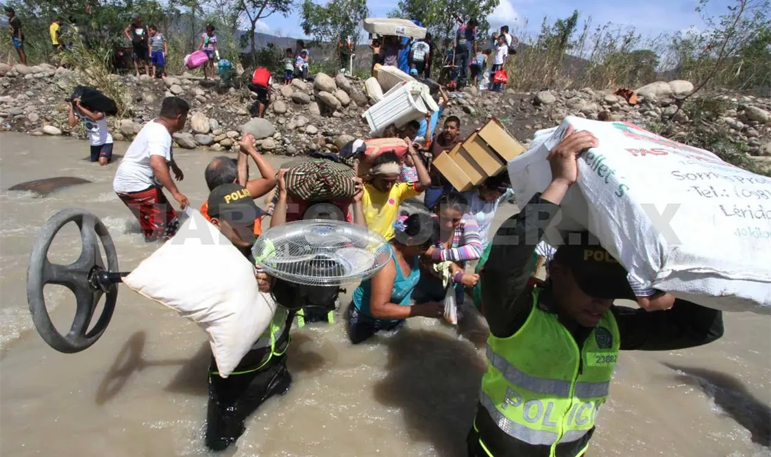 Miles de colombianos buscan regresar a su país por cualquier vía, sin importar las condiciones. NTX