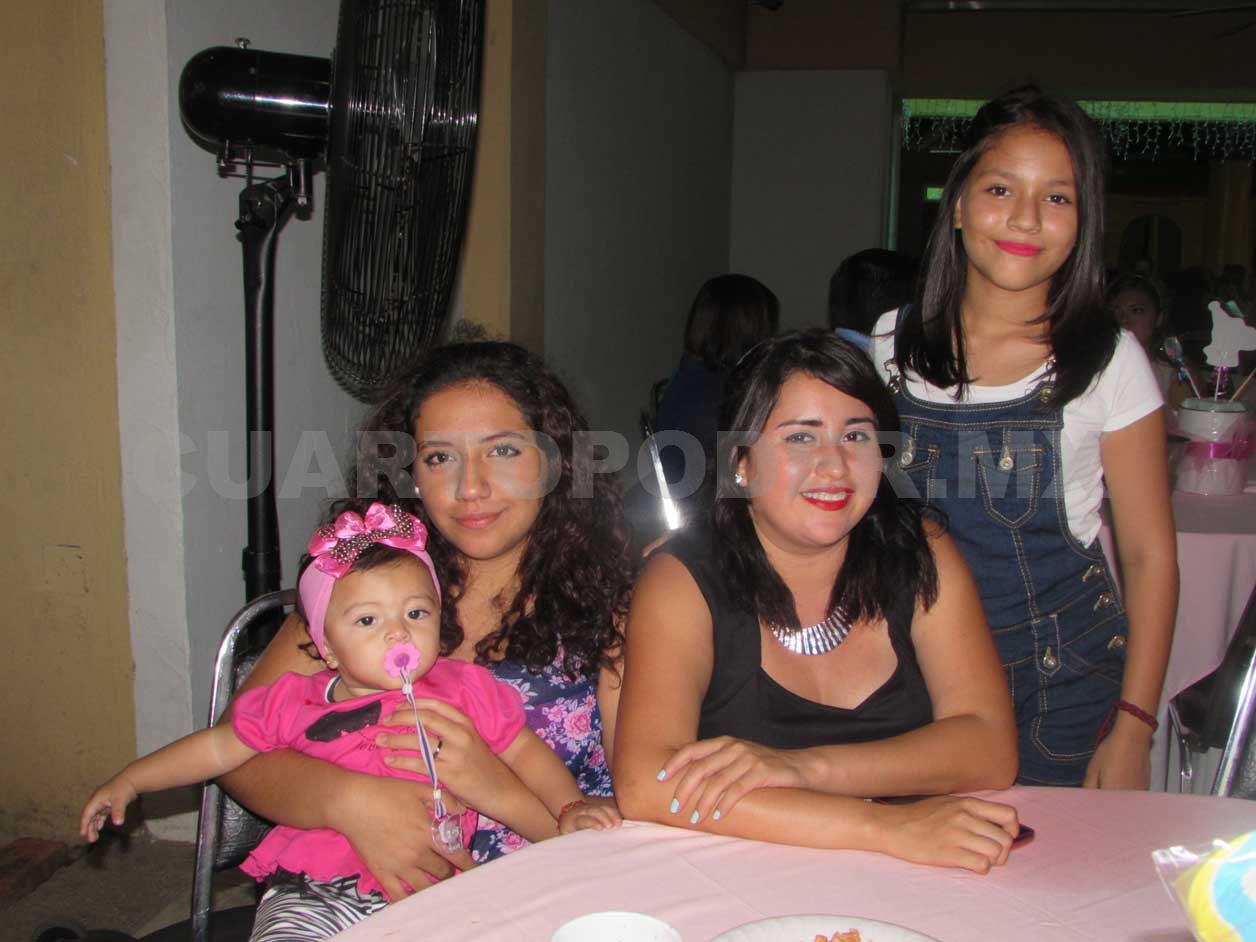 Helen celebró su primer cumpleaños