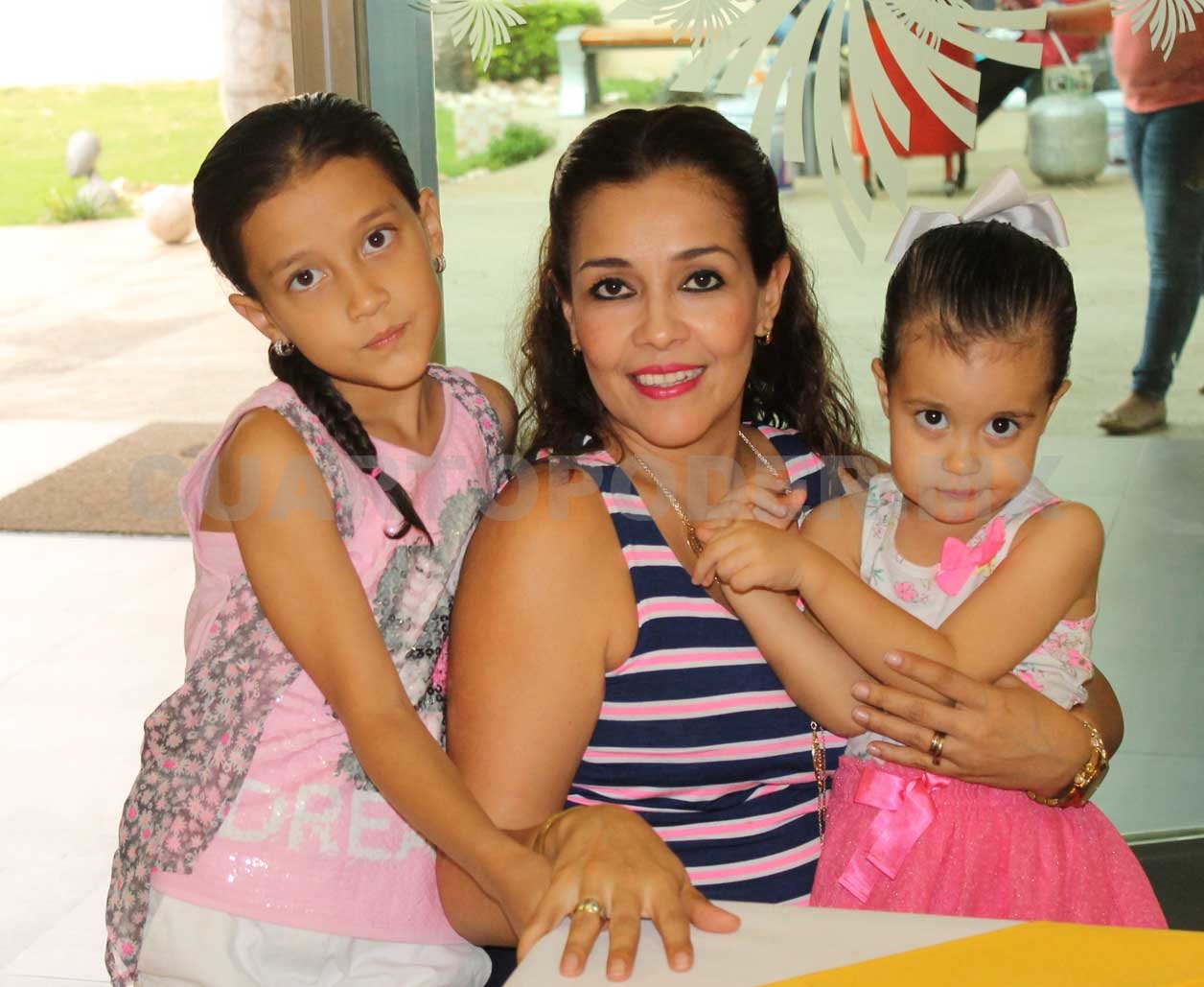 Divertida fiesta para Ana Sofía