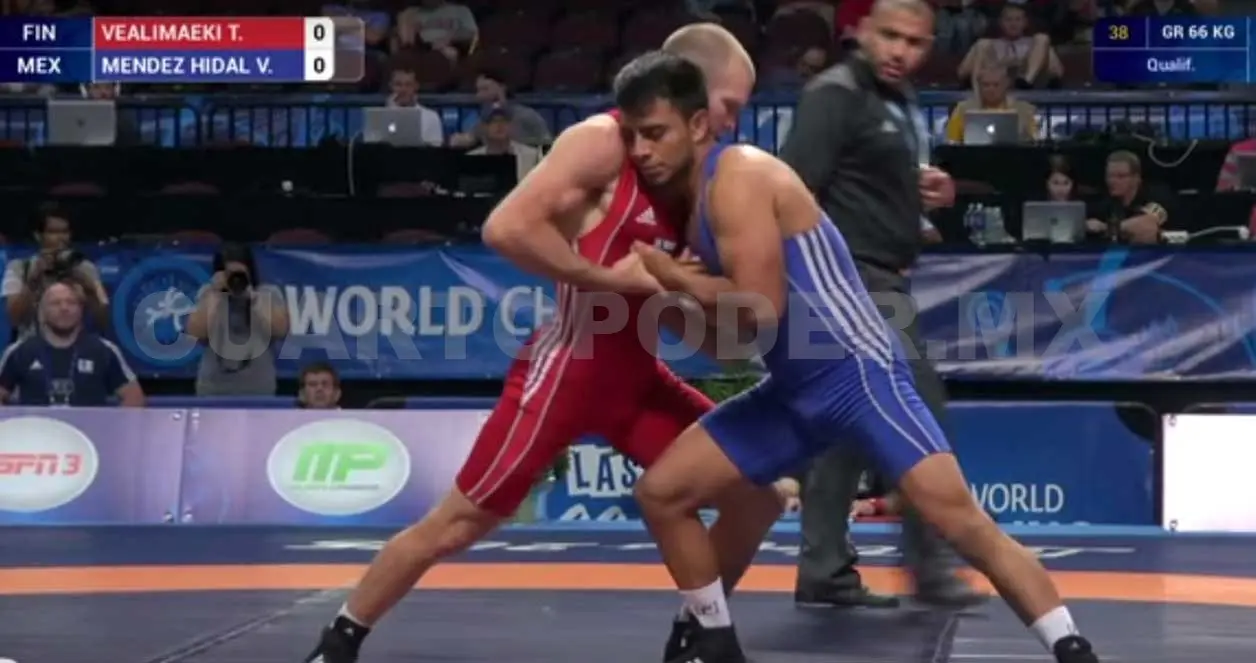 Víctor Méndez pierde en el mundial de luchas