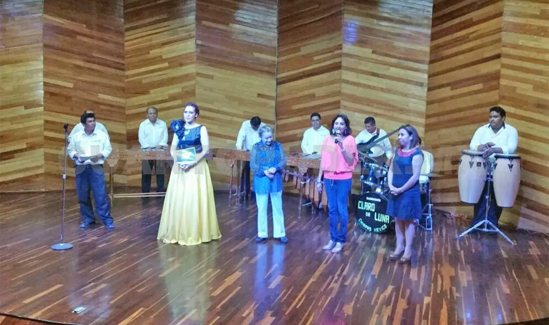 Mavi Ramírez Vázquez y Dolores Montoya, durante la ceremonia de inauguración. Cortesía