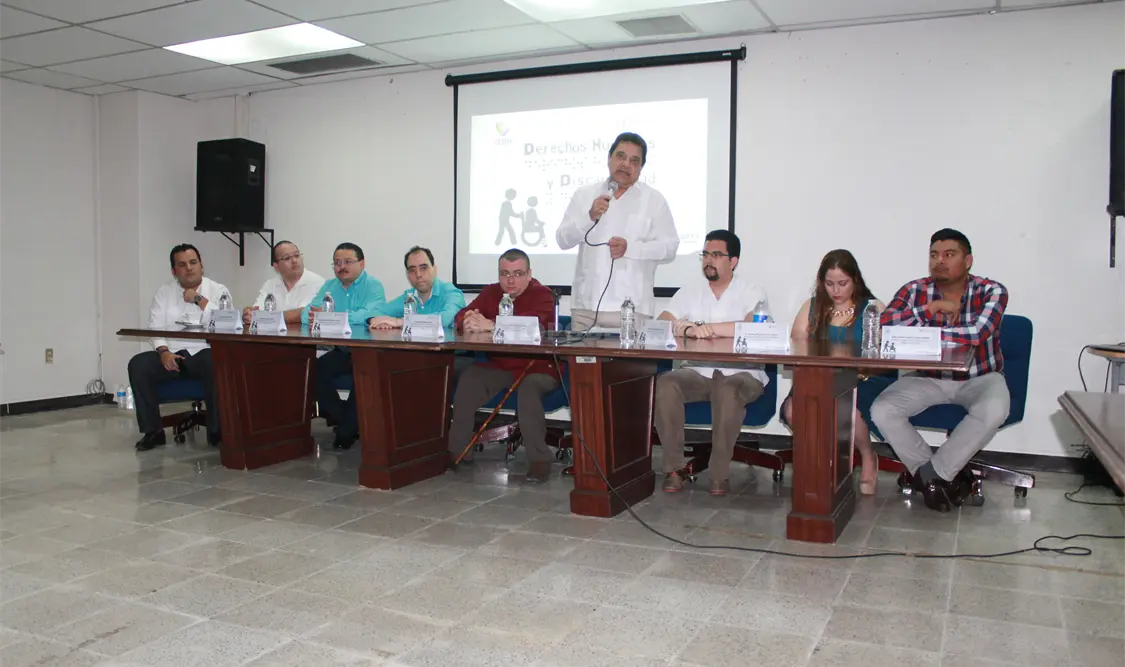 Durante la inauguración del Curso Taller Derechos Humanos y Discapacidad, presentan a nuevos visitadores de la CEDH. Cortesía. CP