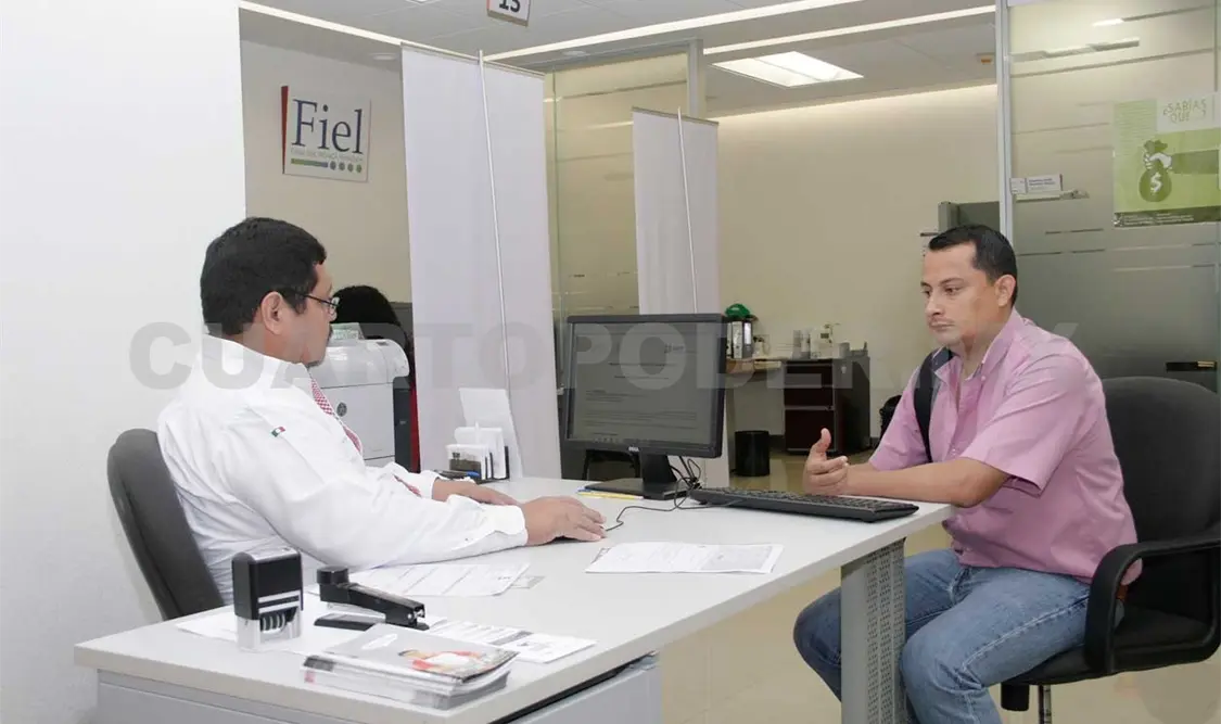 Batalla SAT para sumar contribuyentes