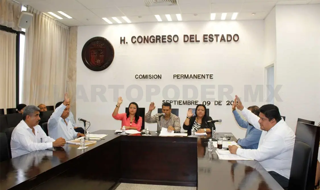 Aprueban trámites y turnan diversas iniciativas
