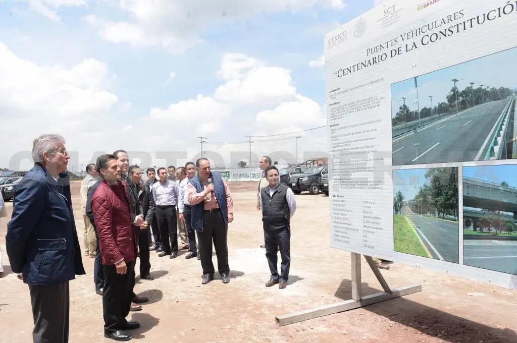 El presidente Peña Nieto inauguró dos puentes vehiculares, y dijo que estas obras son una muestra de la coincidencia de objetivos entre el gobierno federal y estados / Presidencia
