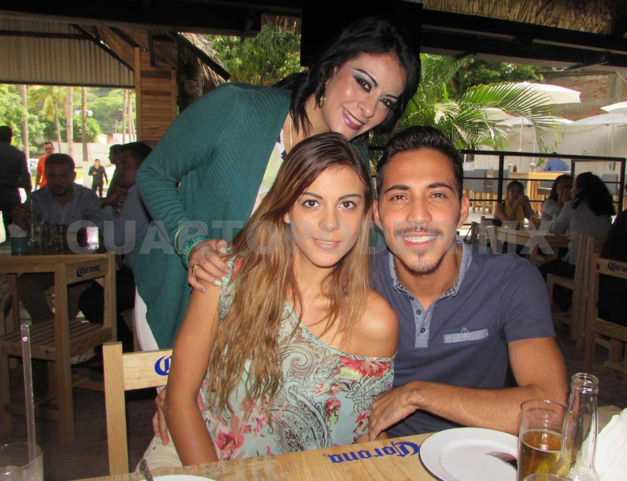 Restaurante-bar abre sus puertas
