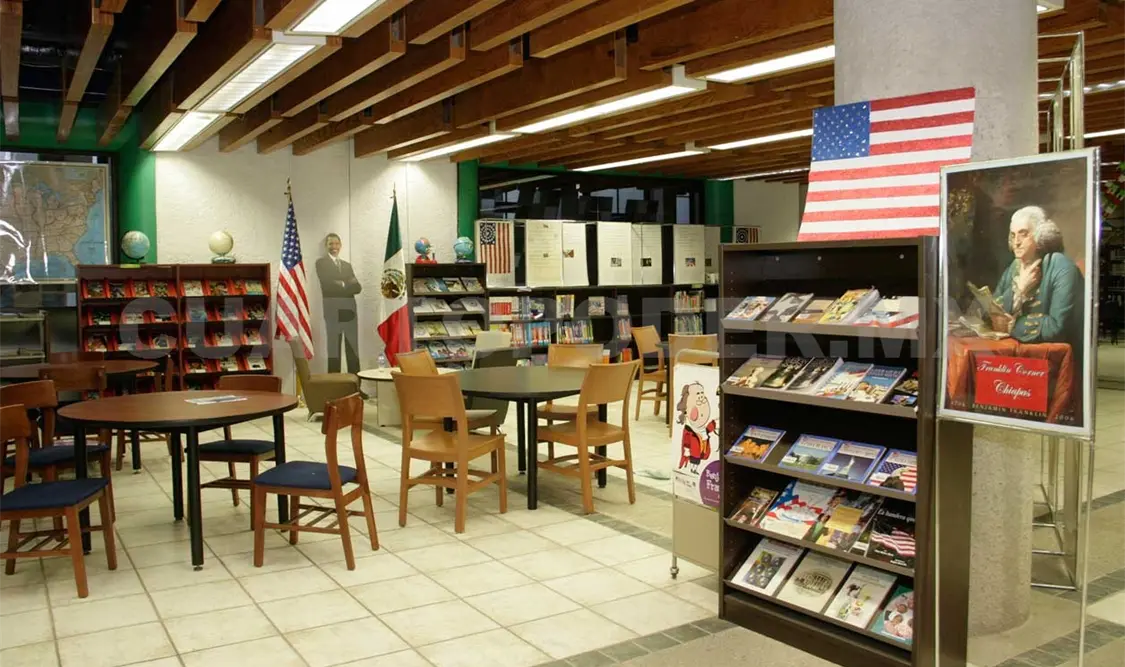 La entrevista otorgada a este medio se realizó en el Rincón Benjamín Franklin de la biblioteca del Centro Cultural Jaime Sabines. Guillermo Ramos / CP