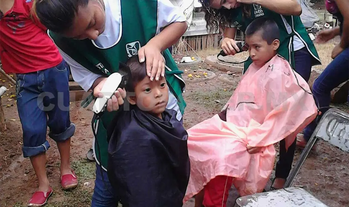 Otra de las actividades que se realizaron fueron cortes de cabello a niños y niñas. CP