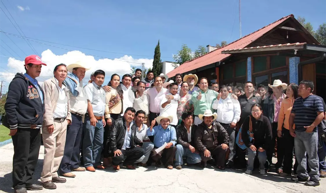 Reunión con representantes de 30 comunidades