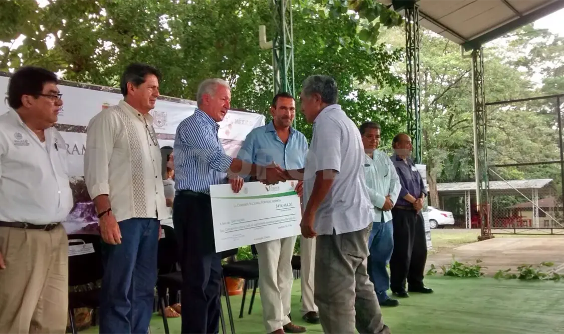 En gira de trabajo, Rescala Pérez fue acompañado por el senador Luis Armando Melgar. Cortesía.