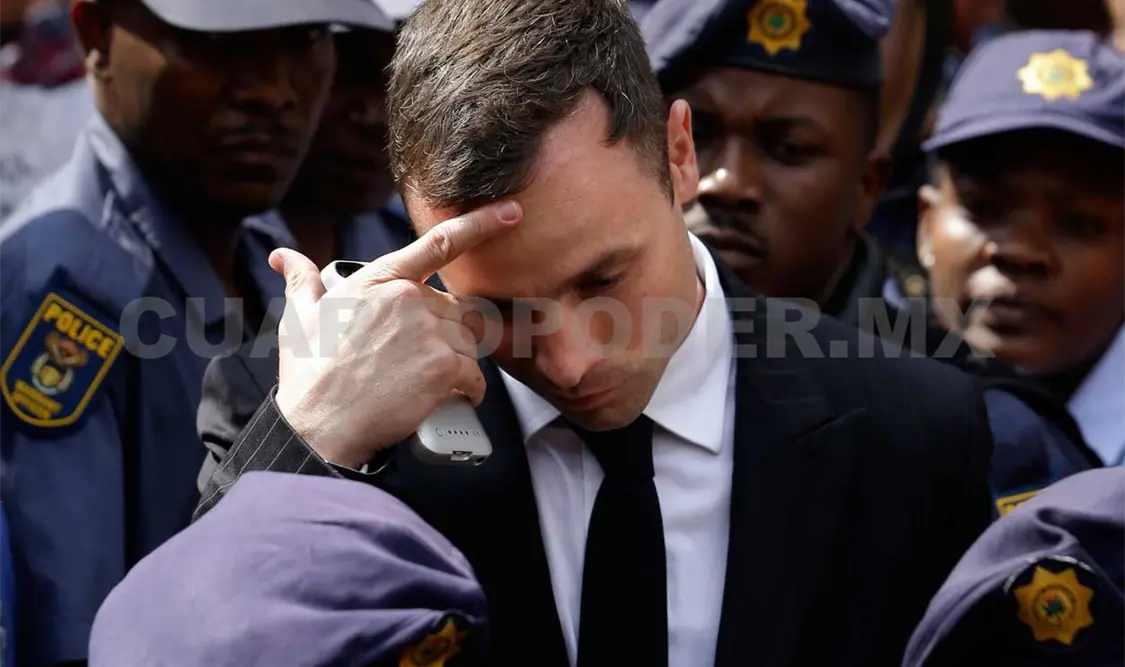 Sigue el drama del excorredor Oscar Pistorius para completar su condena en arresto domiciliario. AP