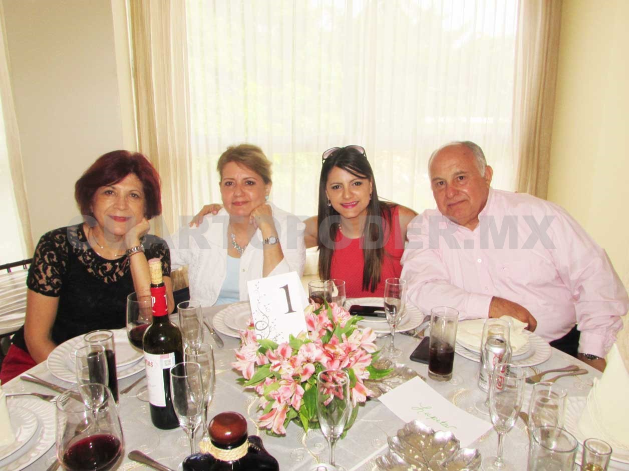 Grandes amigos celebran sus 65 años