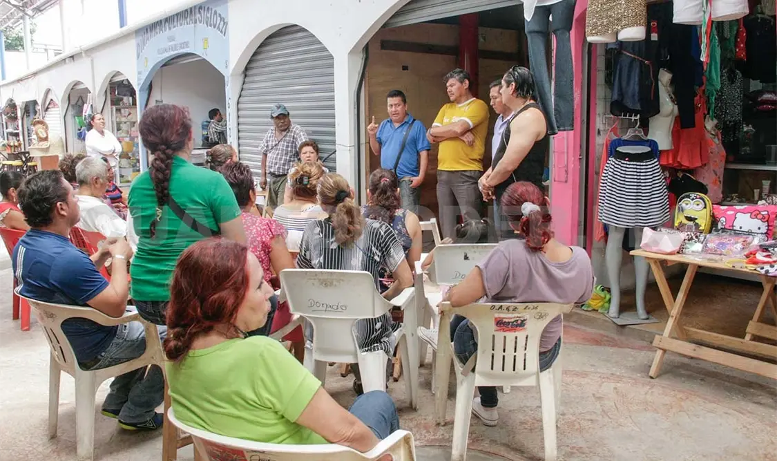 Niegan local a un pobre y se lo dan a un rico