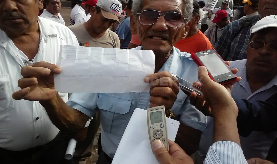 Desde el cuarto de máquina crecen las protestas en contra de líderes y el edil tuxtleco Samuel Toledo Córdova Toledo, por fallas en el trato laboral. Sergio Granda. CP