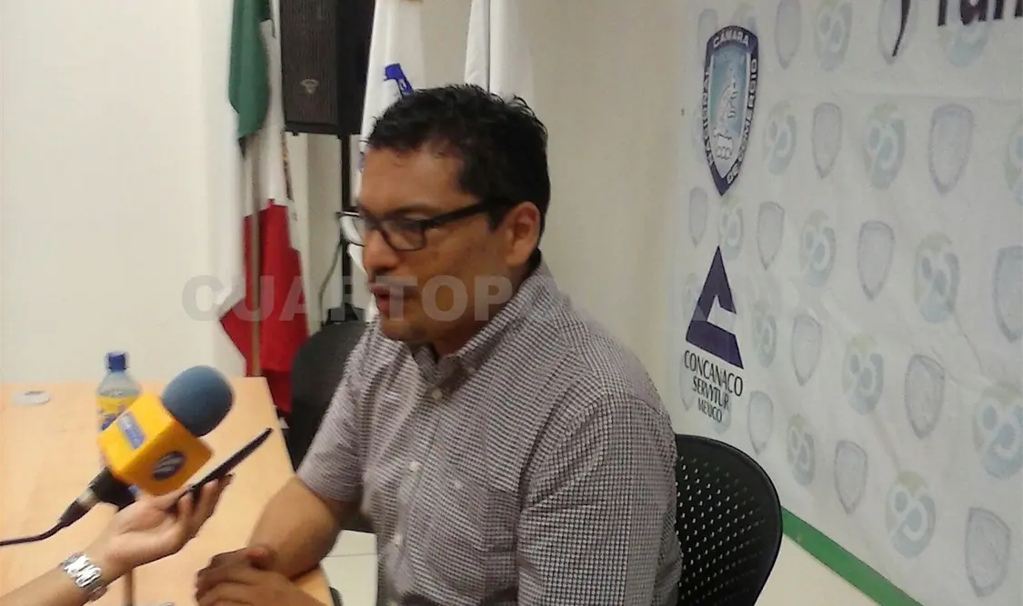 Manuel Ernesto Ramos Martínez, directivo de Canaco-Servytur, dice que urge el arribo de las nuevas autoridades municipales para avanzar en el rescate del centro tuxtleco. Sergio Granda. CP