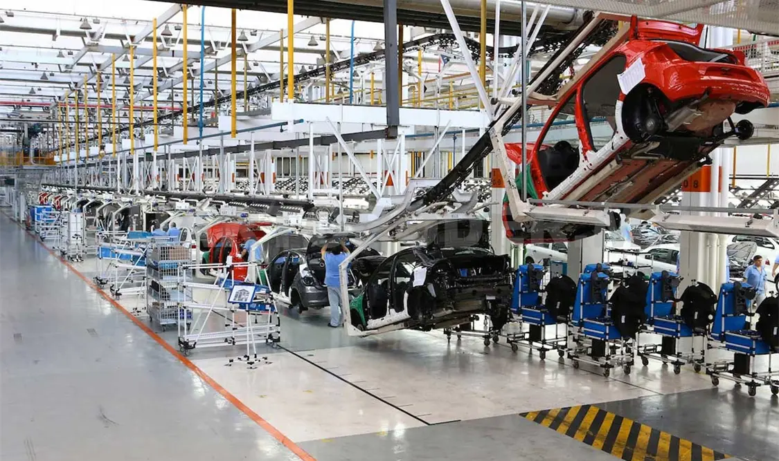 Autoridades mexicanas revisan emisiones de autos