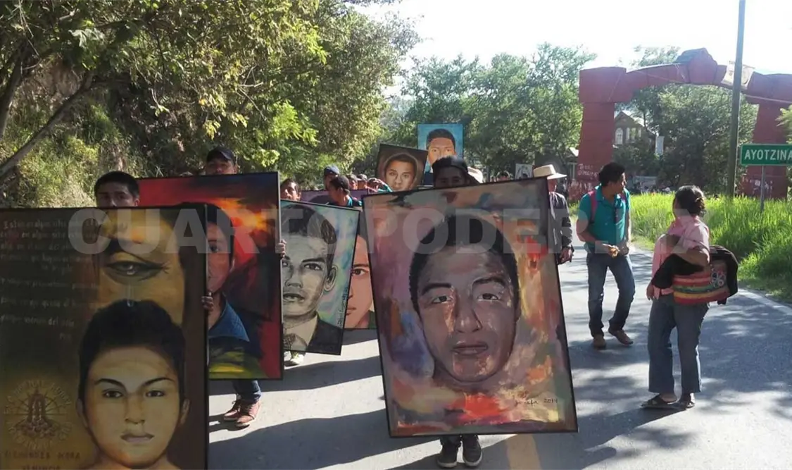 Marchan normalistas de Ayotzinapa rumbo a Chilpancingo